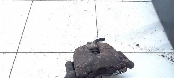 Mazda 5 Front brake caliper