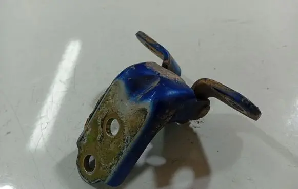 KIA Sportage Rear door lower hinge 