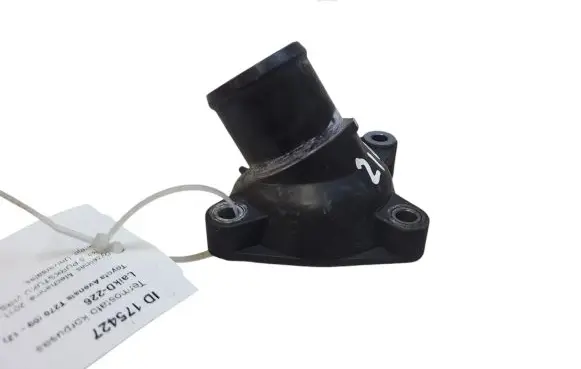 Toyota Avensis T270 Thermostat housing 163210R020