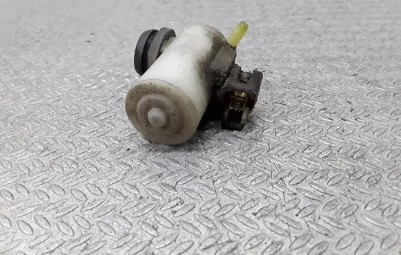Subaru Forester SF Windscreen/windshield washer pump