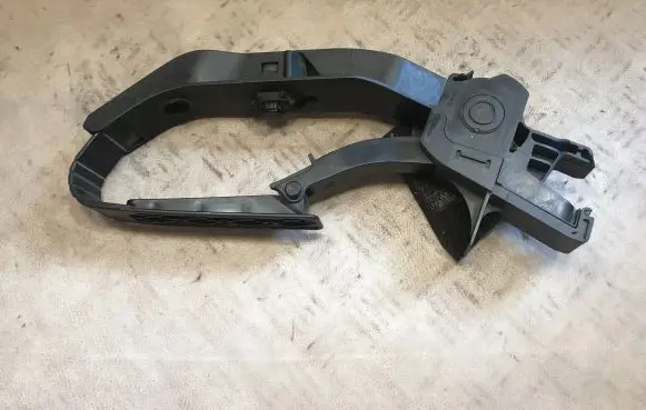 Mercedes-Benz E W211 Accelerator throttle pedal A2033000904