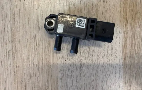 Seat Leon (5F) Exhaust gas pressure sensor 04L906051