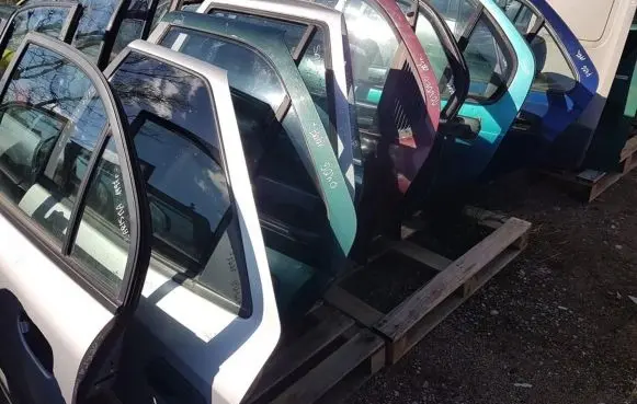 Mitsubishi Carisma Rear door