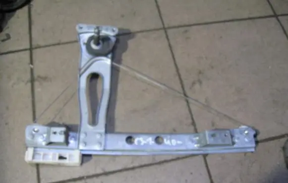 Rear door manual window regulator