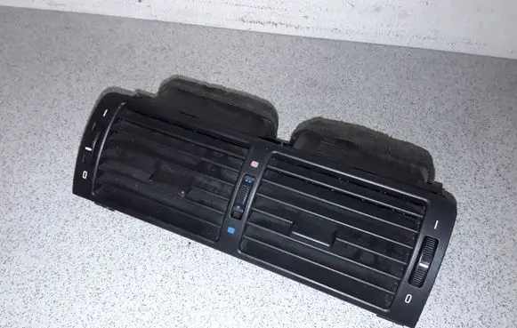 BMW 3 E46 Dash center air vent grill 8363199