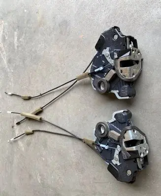 Honda CR-V Front door lock