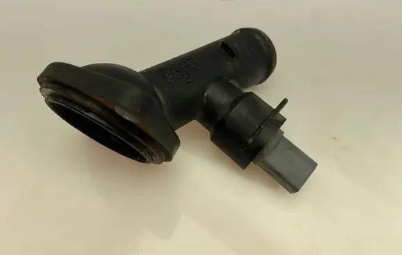 Audi A3 S3 8P Engine coolant pipe/hose 03G121121B