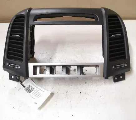 Hyundai Santa Fe Dash center air vent grill U0486148