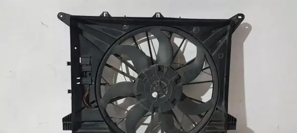 Volvo XC90 Radiator cooling fan shroud 31111543