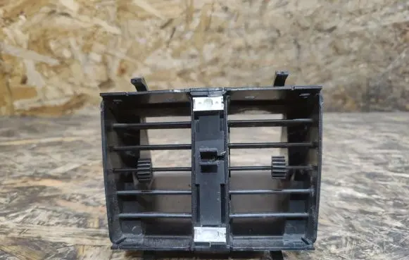 Rear air vent grill