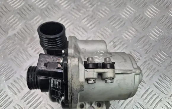 BMW 5 E60 E61 Water pump 11868015