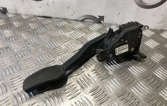 Volvo S60 Accelerator throttle pedal 30666661