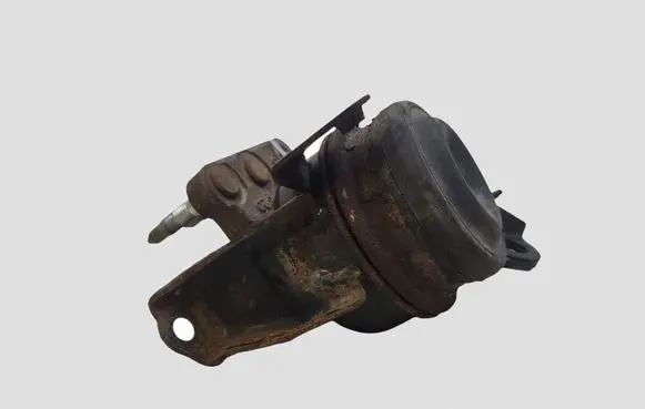 Toyota Corolla Verso E121 Engine mount bracket