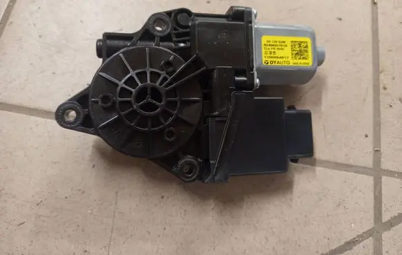 Hyundai Tucson TL Front door window regulator motor 82460D7010 DC12V8J08 1100894817