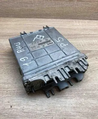Volkswagen PASSAT B5 Engine control unit/module ECU 028906021EG 0281001557