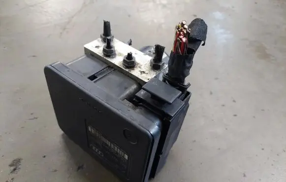 Audi A2 ABS Pump 8Z0907379D 00002513D0 10096003403