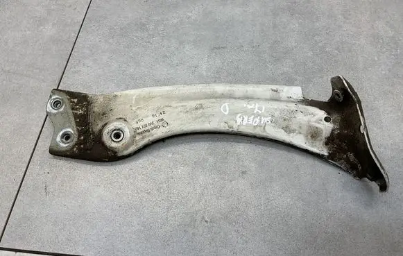 Skoda Superb B8 (3V) Fender mounting bracket 3V0821142