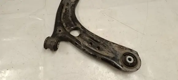 Volkswagen Tiguan Front lower control arm/wishbone 5Q0407183