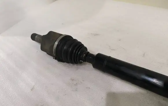 Volkswagen Tiguan Front driveshaft 3Q0407272CE 13062018 3Q0407272
