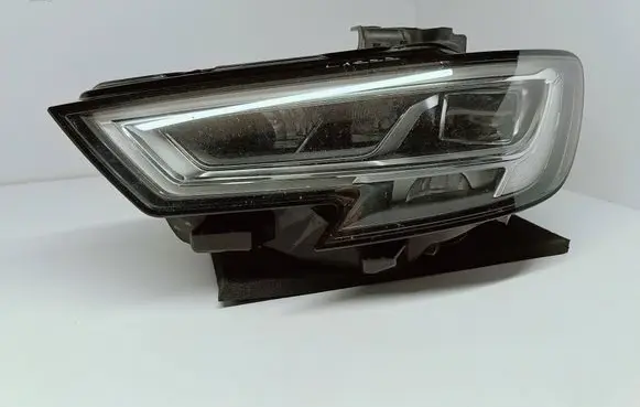 Audi A3 S3 8V Headlight/headlamp 8V0941033C L1833 90104562