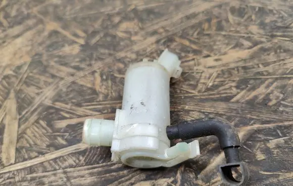 Subaru XV Windscreen/windshield washer pump