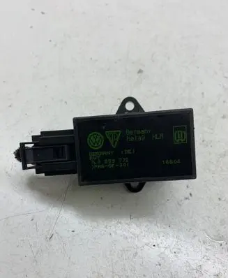Volkswagen Touareg I Seat heating relay 7L0959772 18604