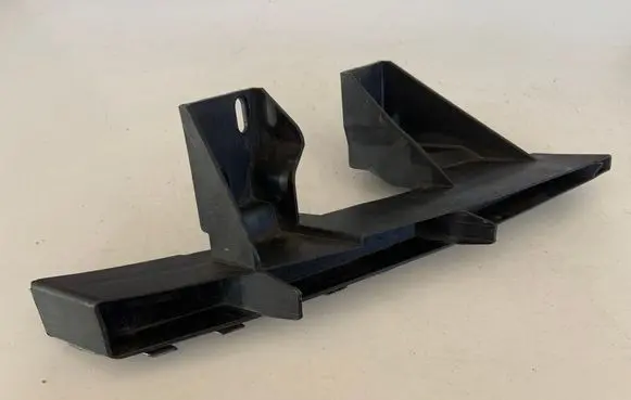Audi Q7 4L Front bumper mounting bracket 4L0807333