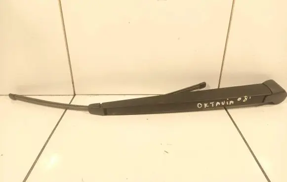Skoda Octavia Mk2 (1Z) Rear wiper blade arm 1z5955435a