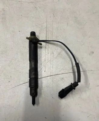Volkswagen Golf IV Fuel injector 028130201S