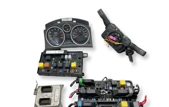 Opel Zafira B Engine ECU kit and lock set 55571558 5WK9464 13309000