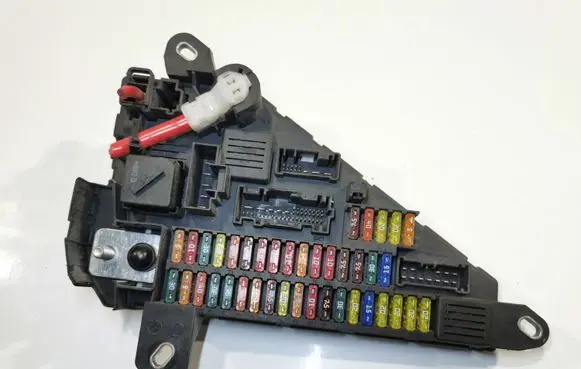 BMW 5 E60 E61 Fuse module 9138830 6906619