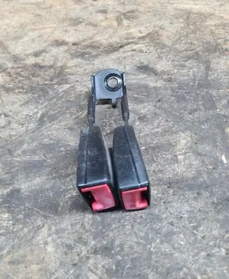 Mercedes-Benz E W211 Rear seatbelt buckle 2118600269 561133602A