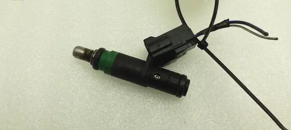 Audi A8 S8 D3 4E Fuel injector 06C133551