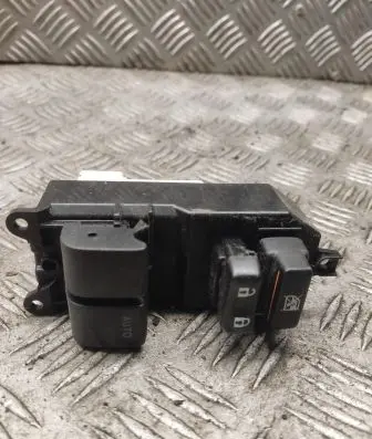 Toyota Yaris Electric window control switch