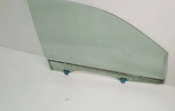 Mitsubishi Outlander Front door window glass four-door