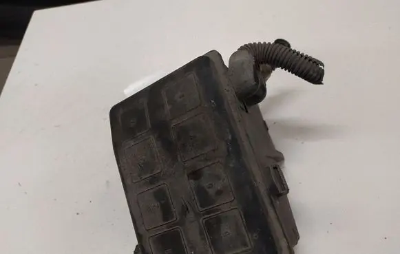 Opel Zafira A Relay mounting block 90560119