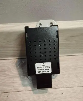Volkswagen Golf VI Aerial antenna amplifier 5M0035570B
