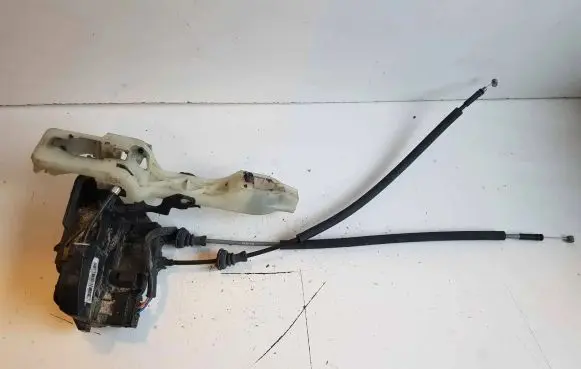 Hyundai Santa Fe Front door lock 813202B030