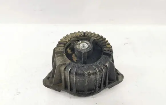 Mercedes-Benz E W212 Engine mount bracket A2042404717