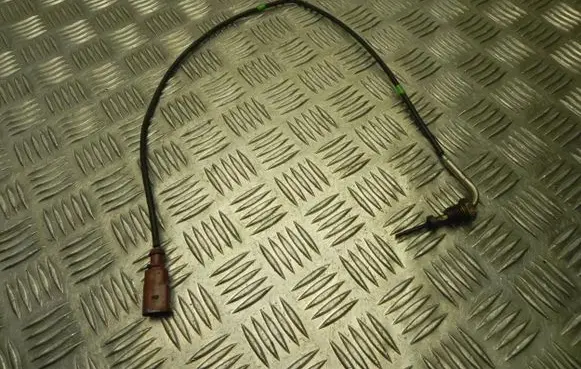 Volkswagen PASSAT B7 Rubber seal loading door 03L906088BH VD1824