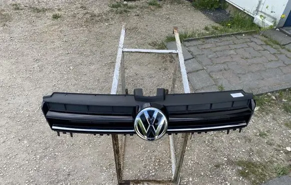 Volkswagen Golf VII Front grill 5G0853653E