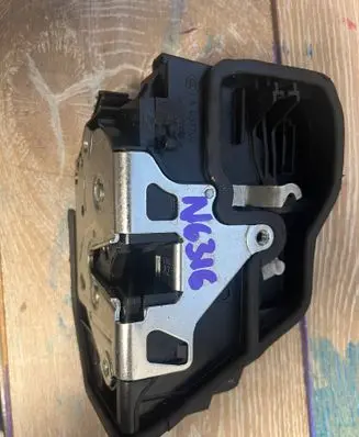BMW X1 E84 Rear door lock 053702