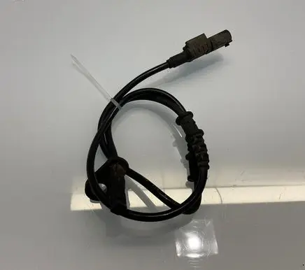 Mercedes-Benz E W211 ABS brake wheel speed sensor A2115402317 2115402317