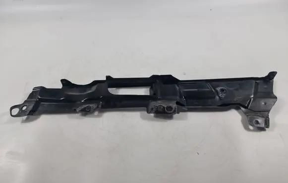 Land Rover Discovery 5 Fender mounting bracket HY3216150AA AX3216150AA