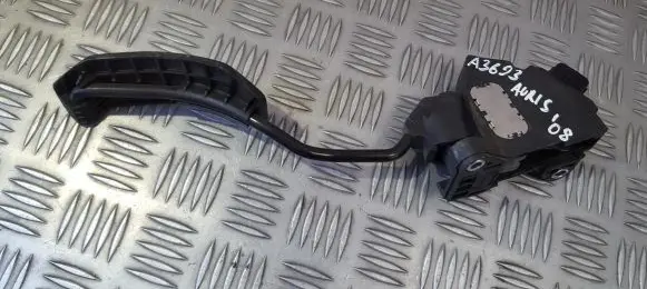 Toyota Auris 150 Accelerator throttle pedal 7811002030 78110-02030