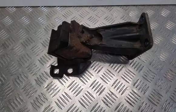 Nissan Navara D40 Engine mount bracket