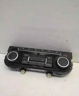 Volkswagen Golf VI Climate control unit 5K0907044AJ 5HB00974620 SW0303
