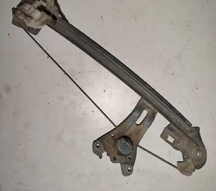 Rear door manual window regulator