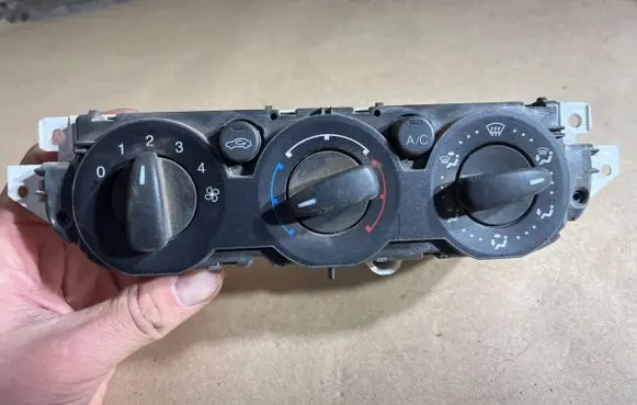 Ford Focus C-MAX Climate control unit 3M5T19980AD 69601920 P69007325082079