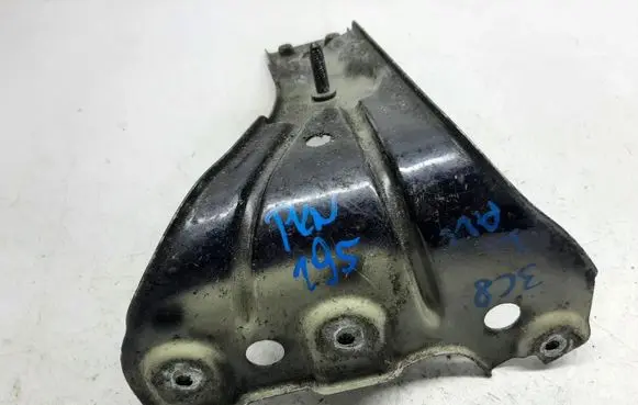 Volkswagen PASSAT CC Fender mounting bracket